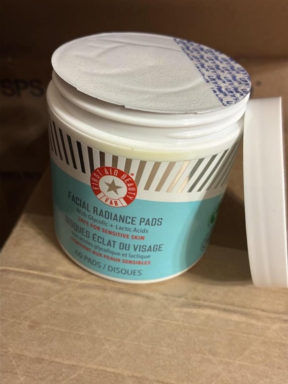 First Aid Beauty Brighten & Glow Facial Radiance Pads AHA Sensitive Skin 60 Pads